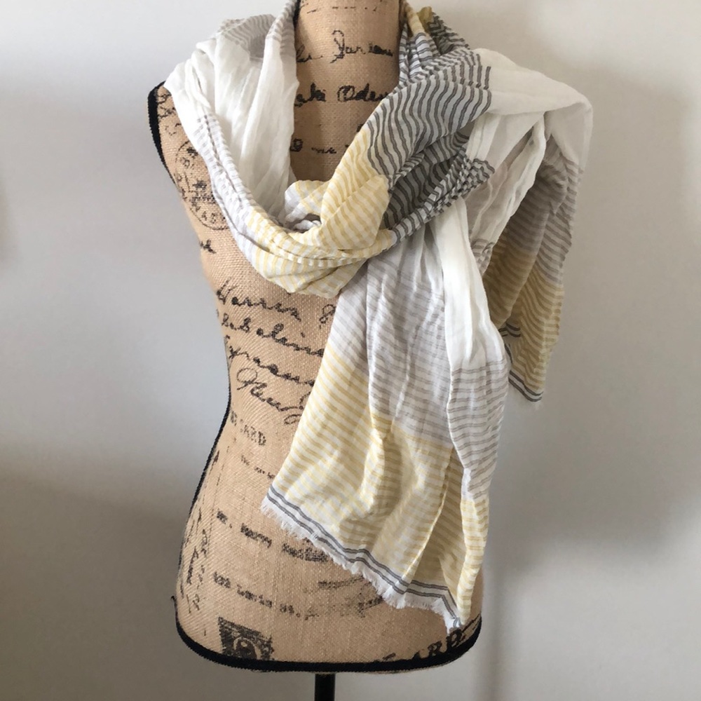 Gap striped scarf